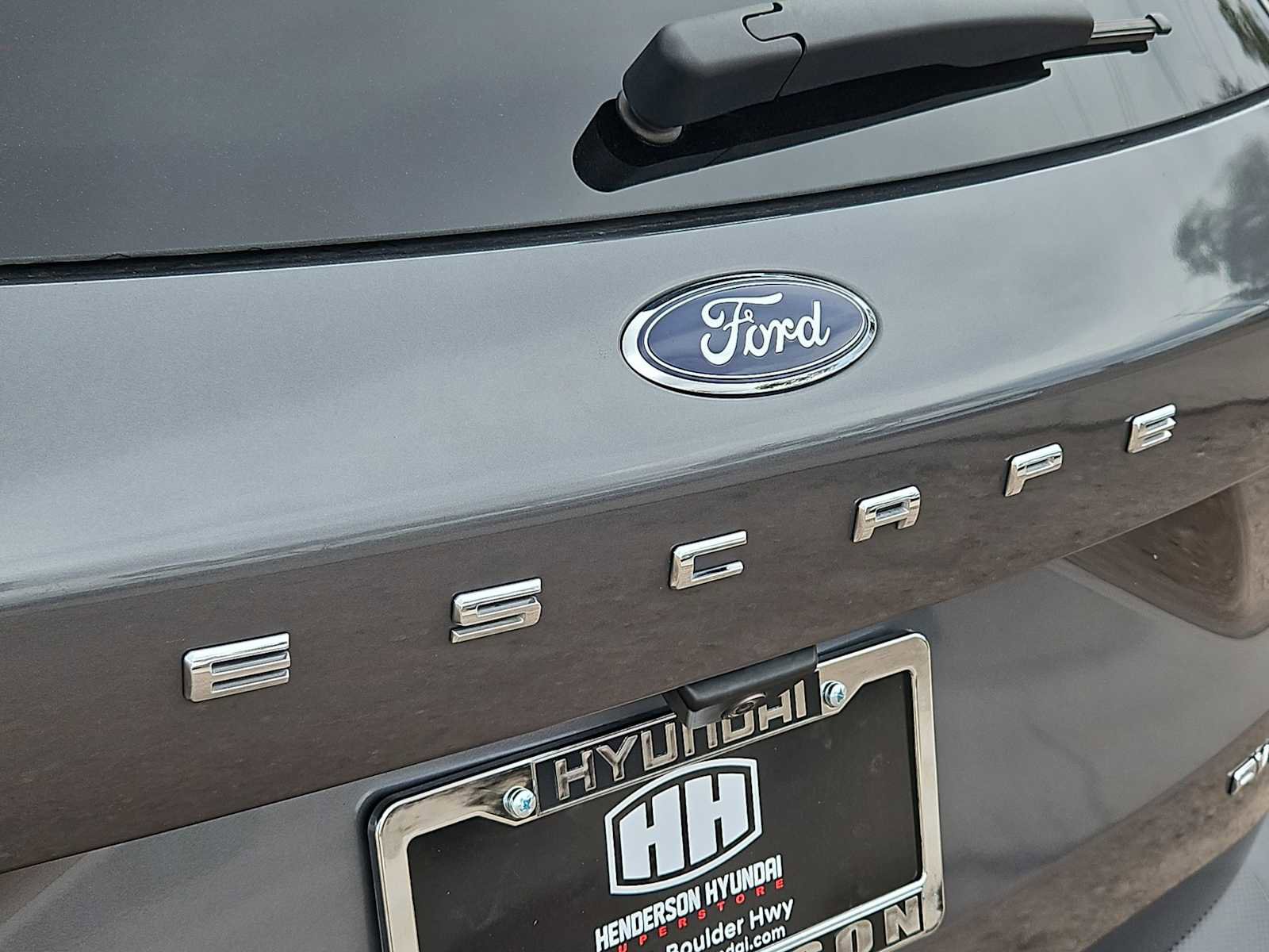 Used 2022 Ford Escape Titanium w/ Class II Trailer Tow Package AWD/4WD image 12