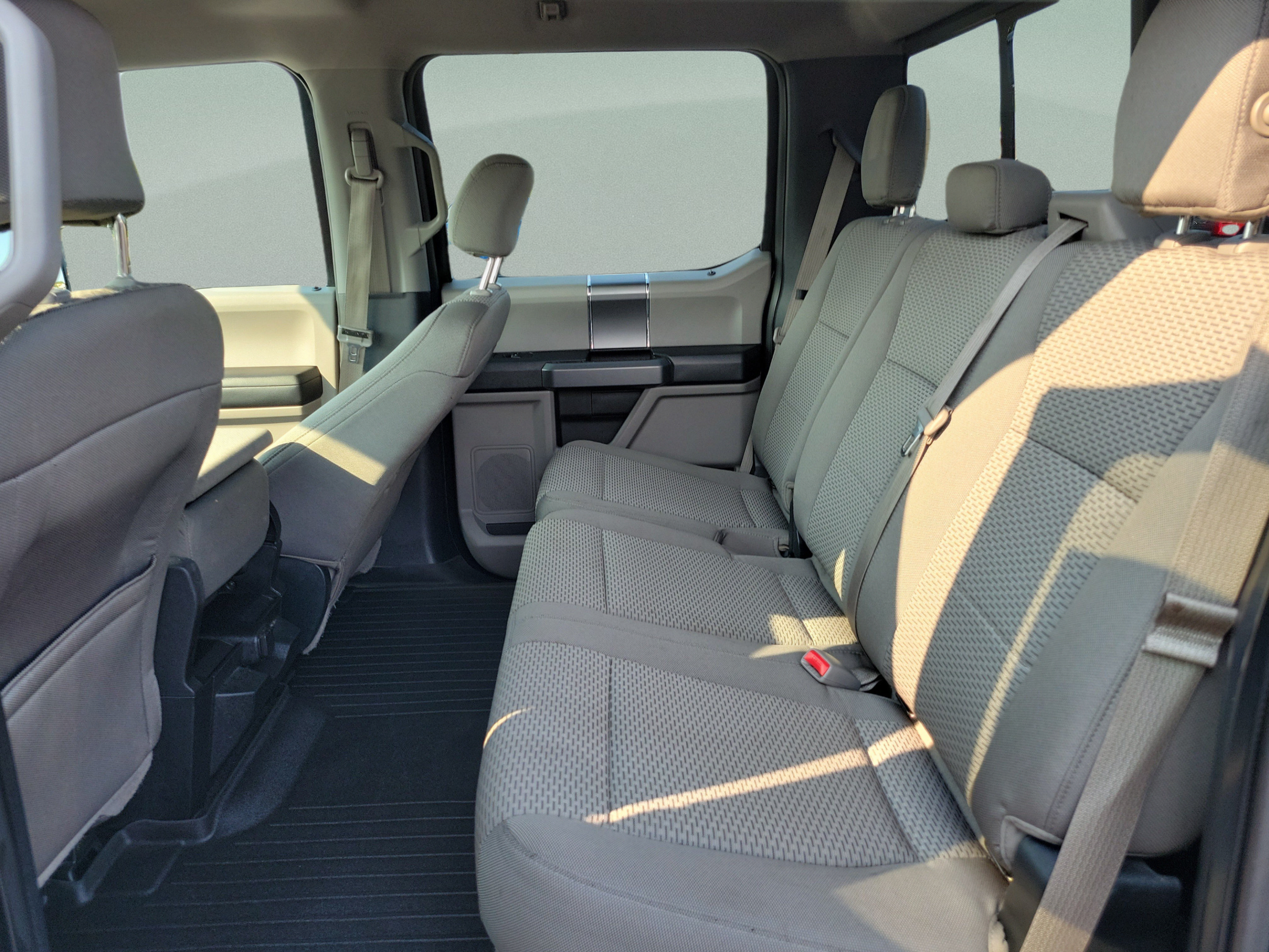 Used 2016 Ford F150 XLT w/ Equipment Group 302A Luxury AWD/4WD image 8