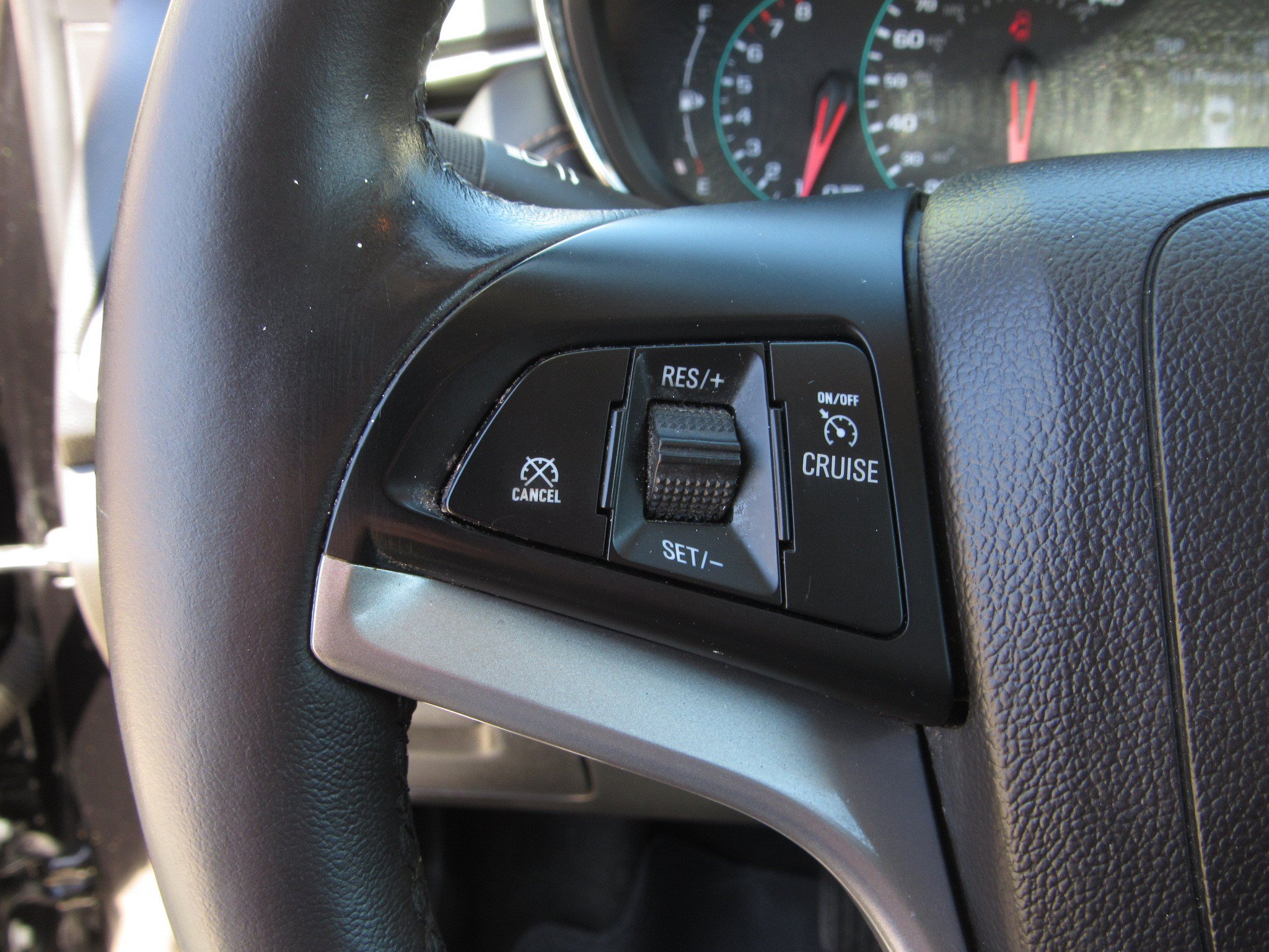 Used 2021 Chevrolet Trax LT w/ Midnight Edition FWD image 23