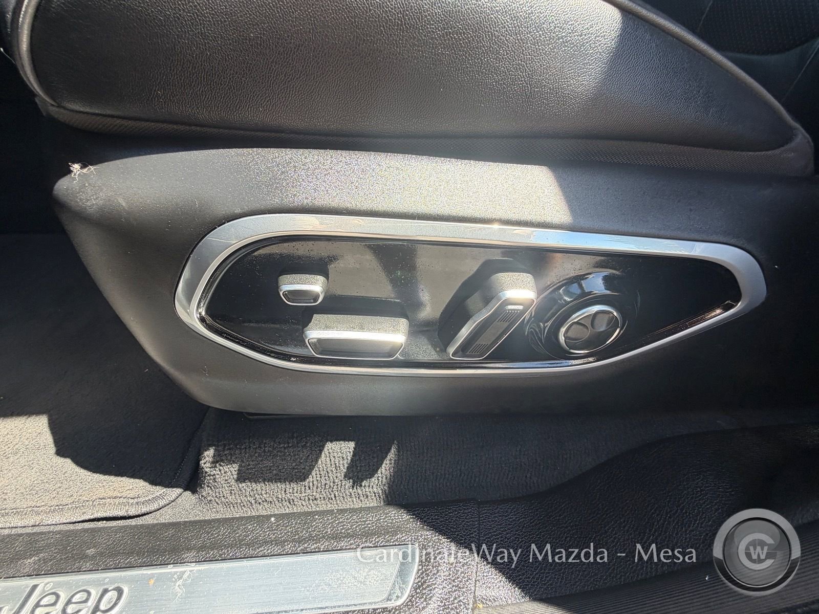 Used 2023 Jeep Grand Cherokee L Overland w/ Luxury Tech Group IV image 16