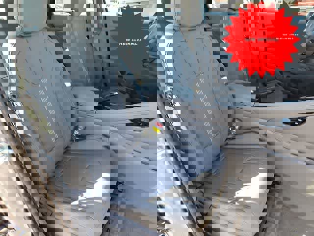 Used 2025 Hyundai Elantra SE image 13