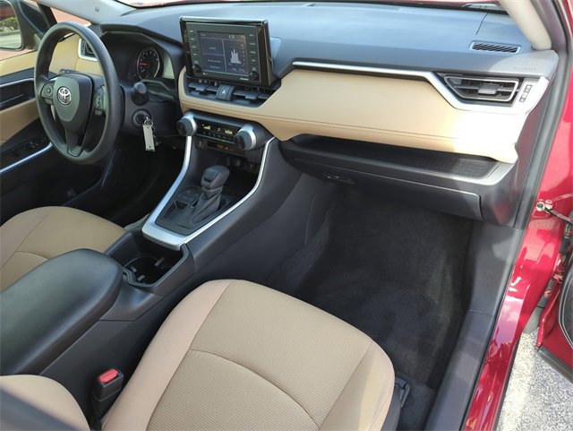 Used 2022 Toyota RAV4 LE image 17