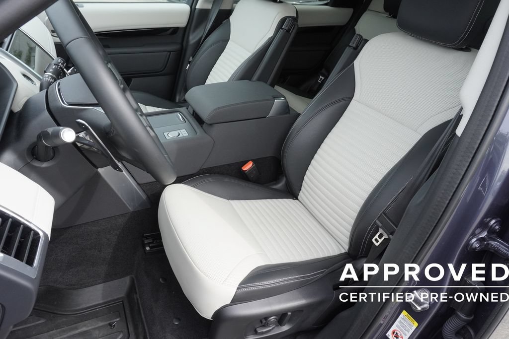 Used 2025 Land Rover Discovery S AWD/4WD image 20