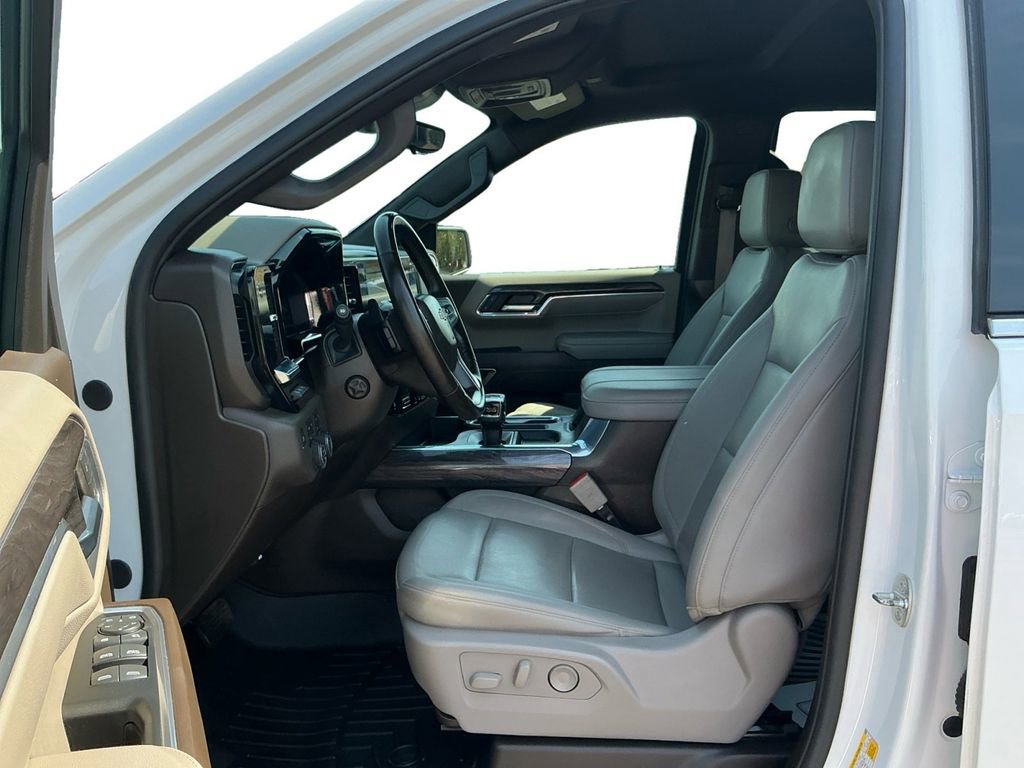 Used 2024 Chevrolet Silverado 1500 LTZ w/ Technology Package AWD/4WD image 14