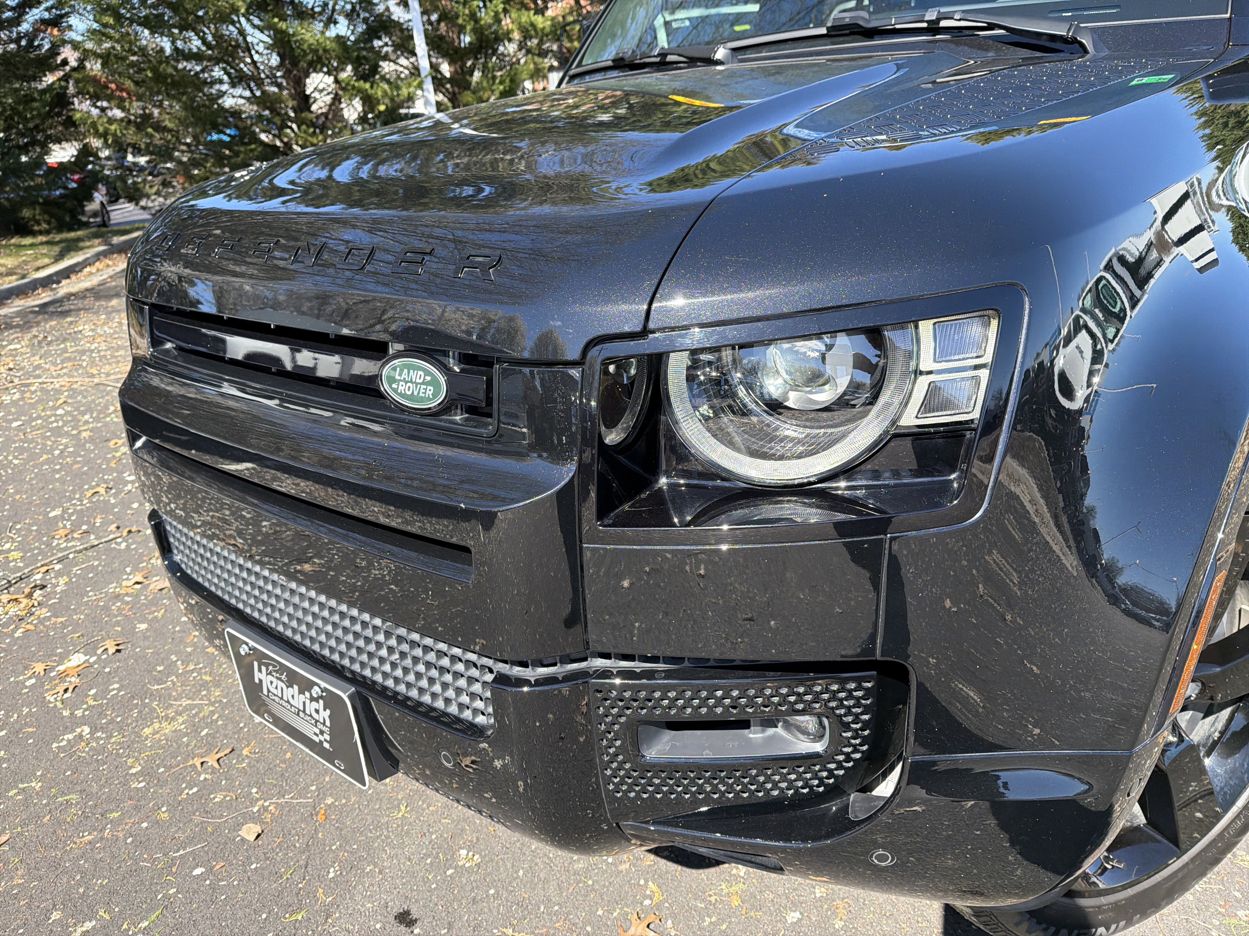 Used 2025 Land Rover Defender 130 X-Dynamic SE image 6