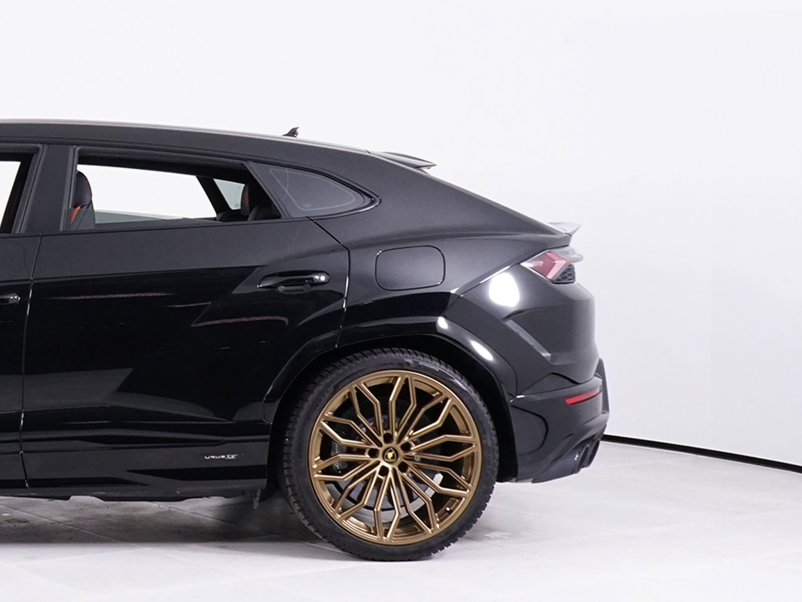 Used 2025 Lamborghini Urus S AWD/4WD image 13