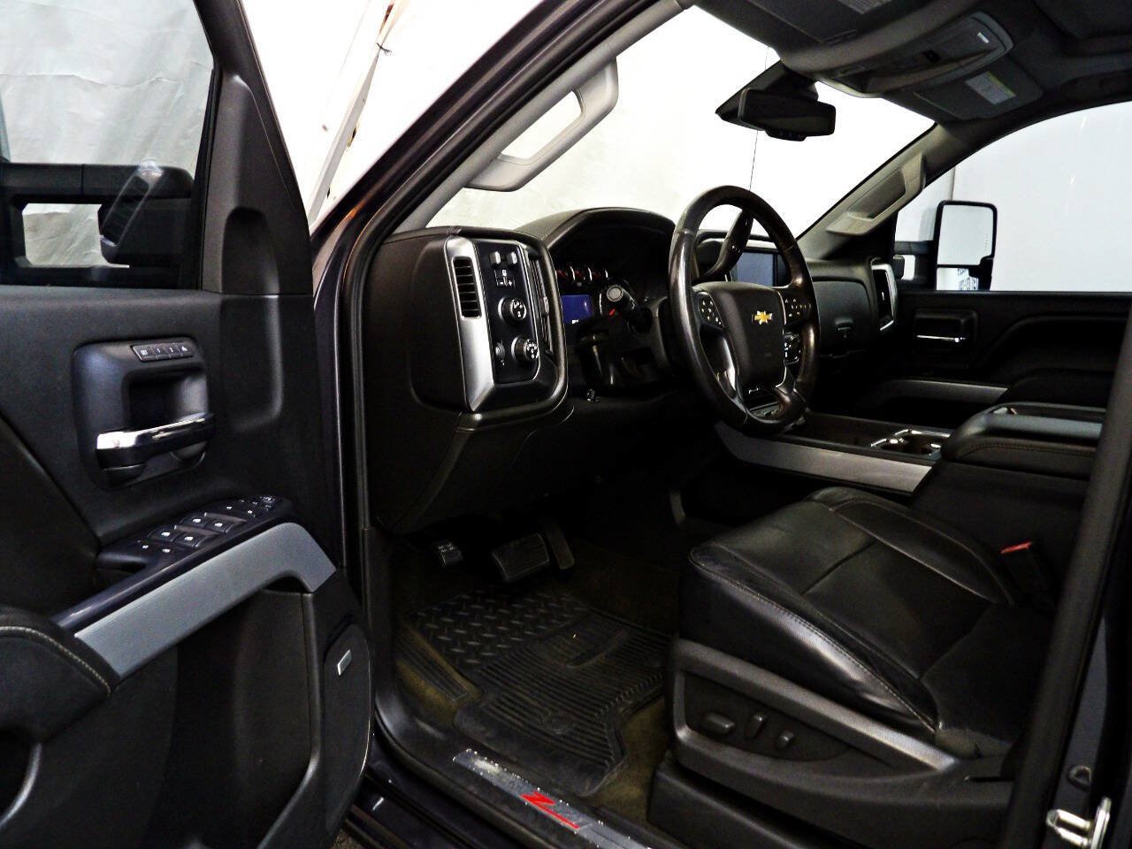 Used 2015 Chevrolet Silverado 2500 LTZ w/ Duramax Plus Package AWD/4WD image 10