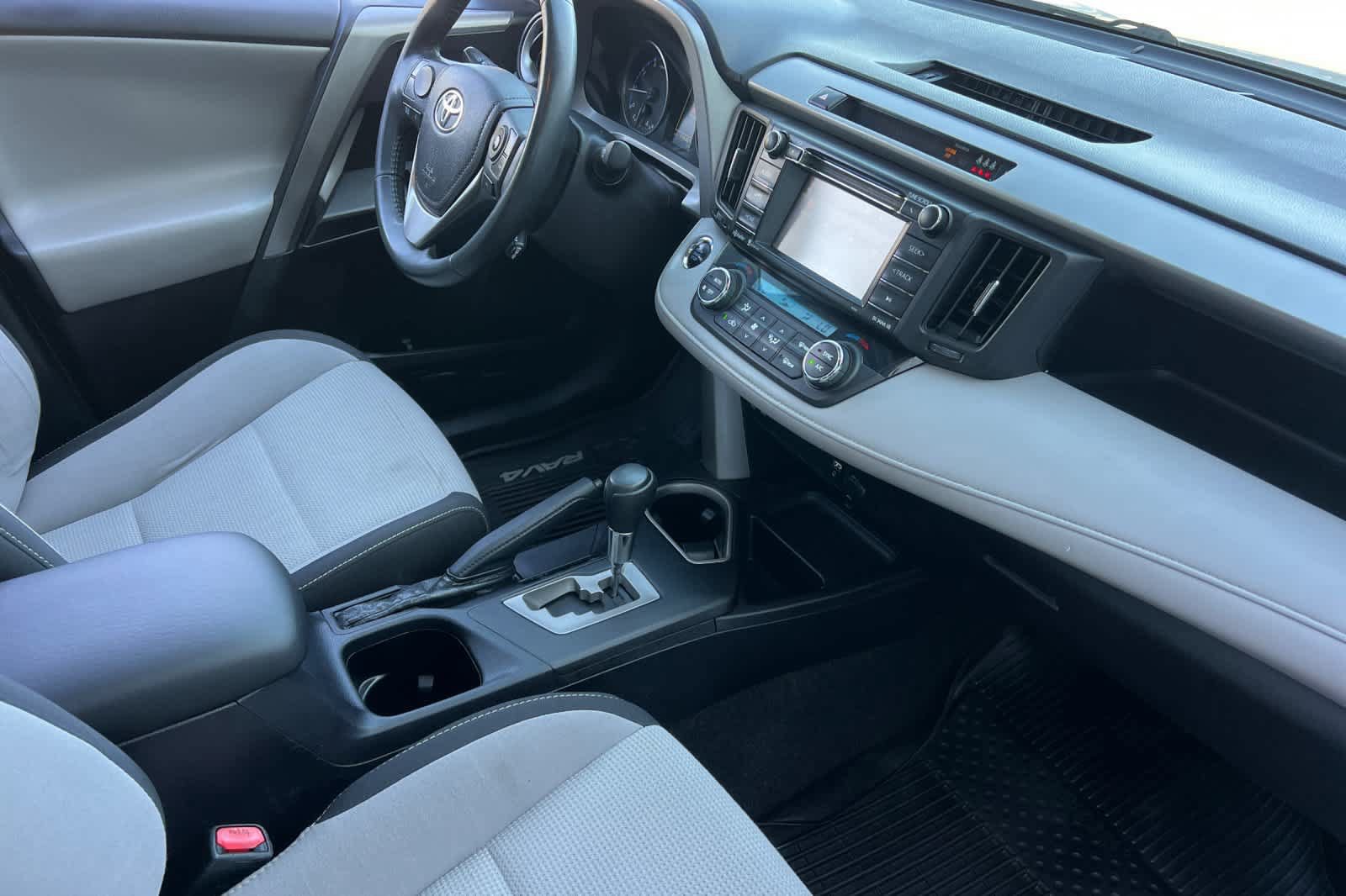 Used 2018 Toyota RAV4 XLE FWD image 18