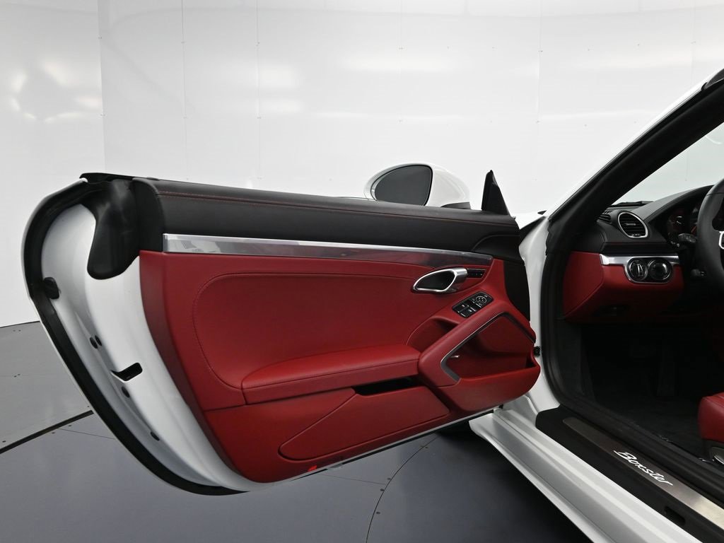 Used 2024 Porsche 718 Boxster image 13