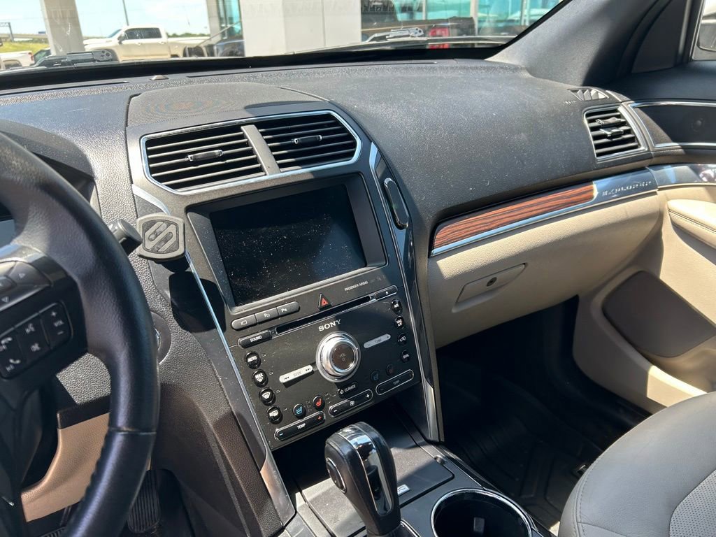 Used 2018 Ford Explorer Limited w/ Equipment Group 301A FWD image 13