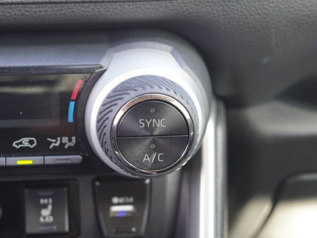 Used 2019 Toyota RAV4 XLE w/ Convenience Package FWD image 27