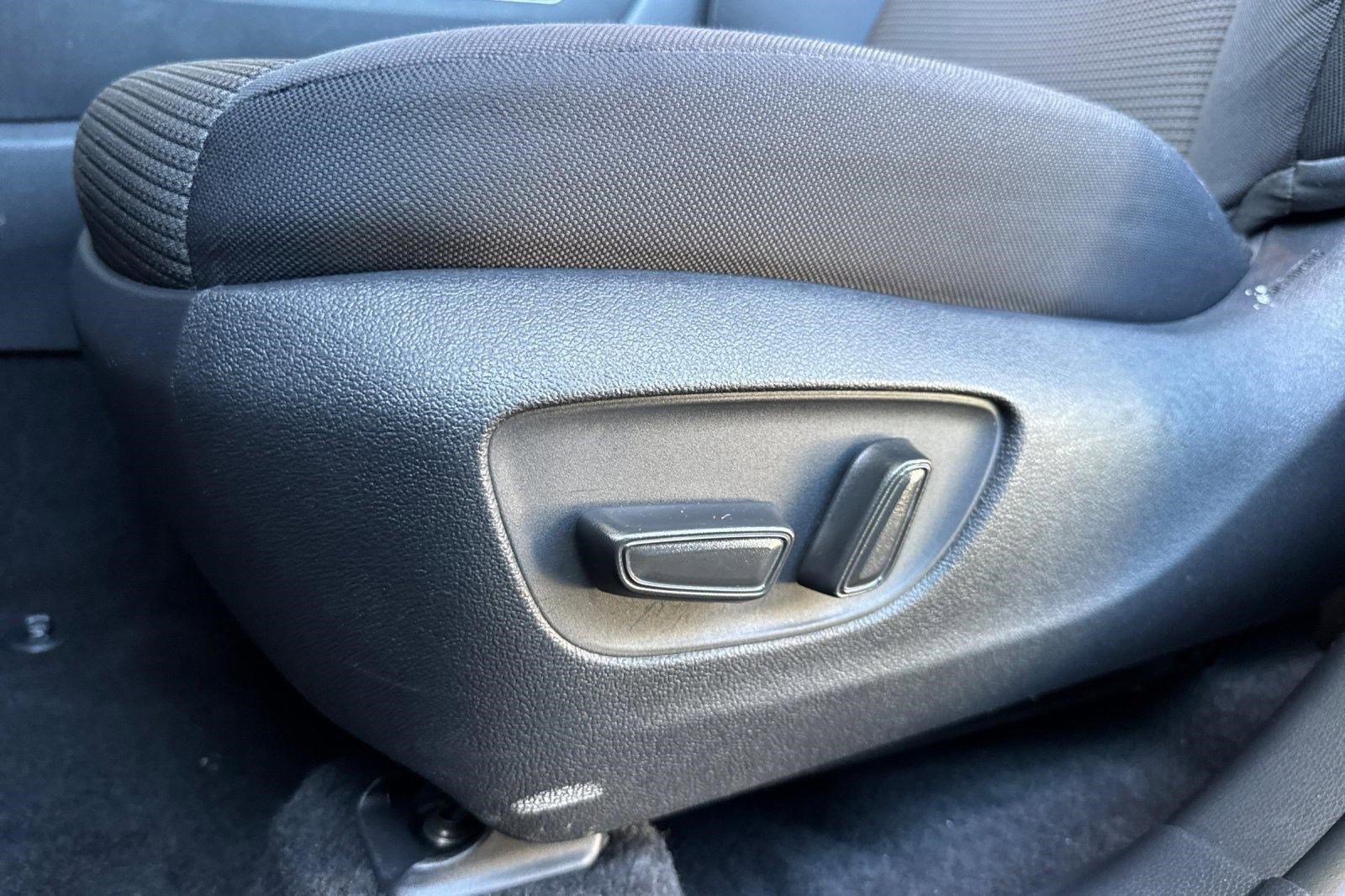 Used 2025 Toyota Highlander LE image 14