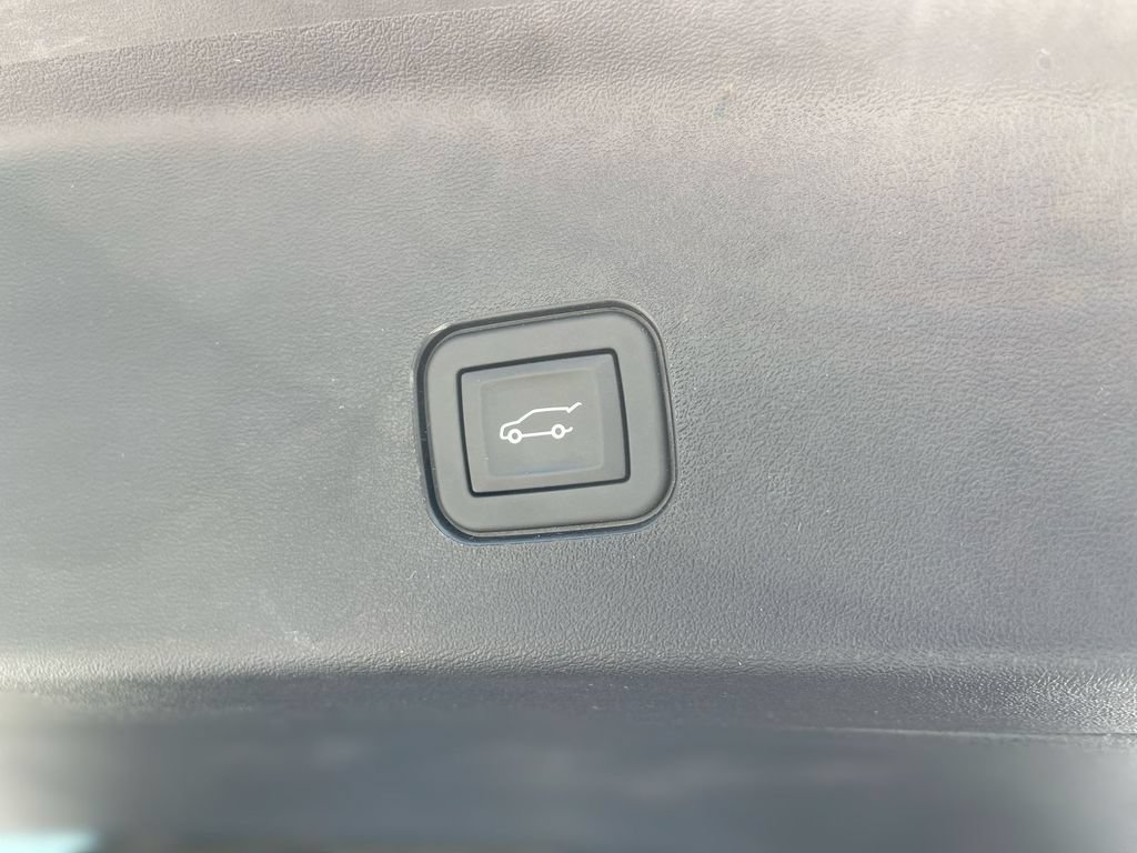 Certified 2026 Cadillac Vistiq Sport w/ LPO, Floor Liner Package AWD/4WD image 17