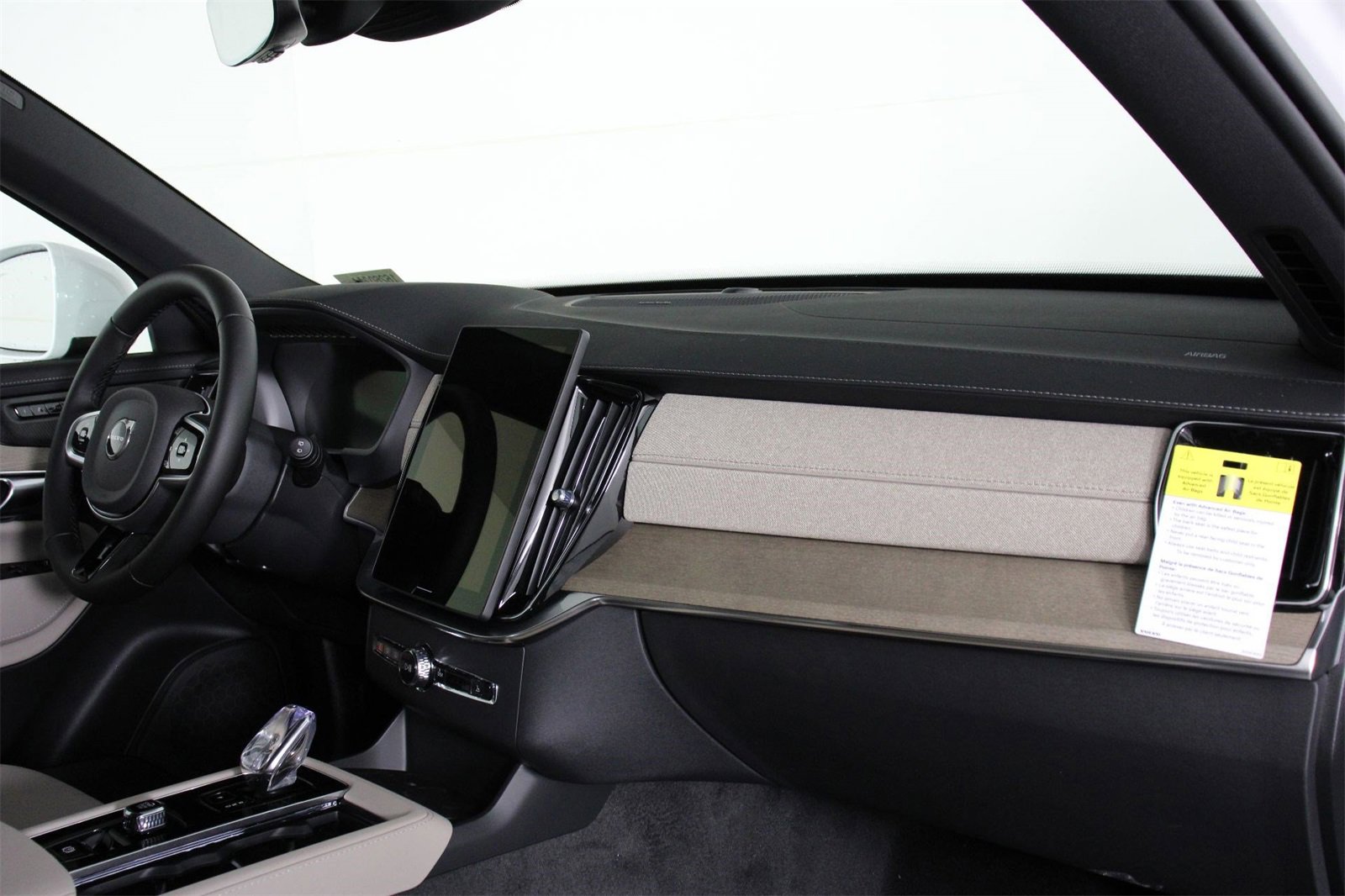 New 2026 Volvo XC90 B6 Plus w/ Protection Package Premier image 9