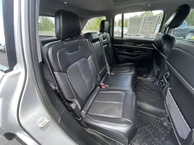 Used 2023 Jeep Grand Cherokee Limited w/ Luxury Tech Group II AWD/4WD image 28