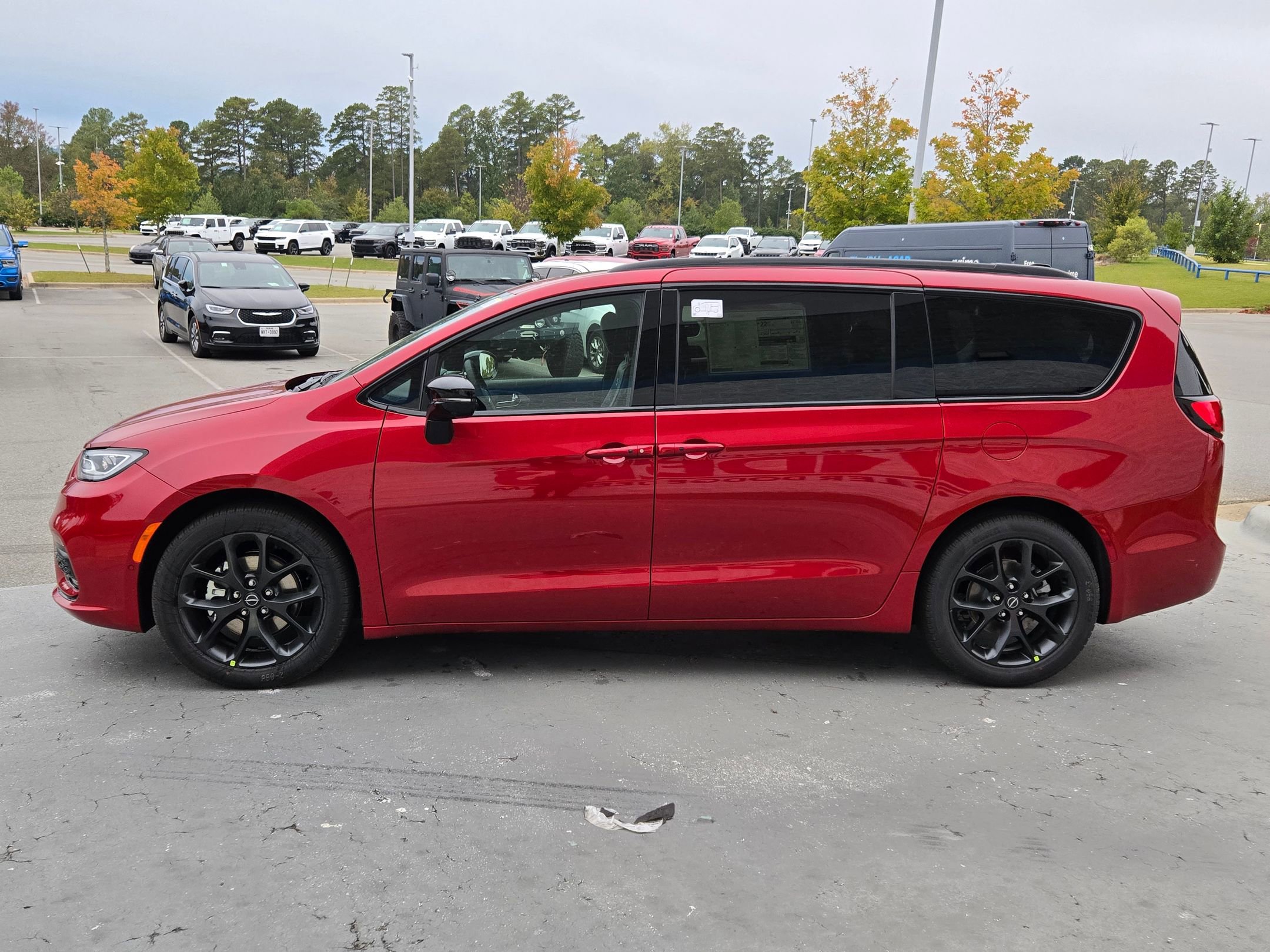 New 2026 Chrysler Pacifica Limited image 4