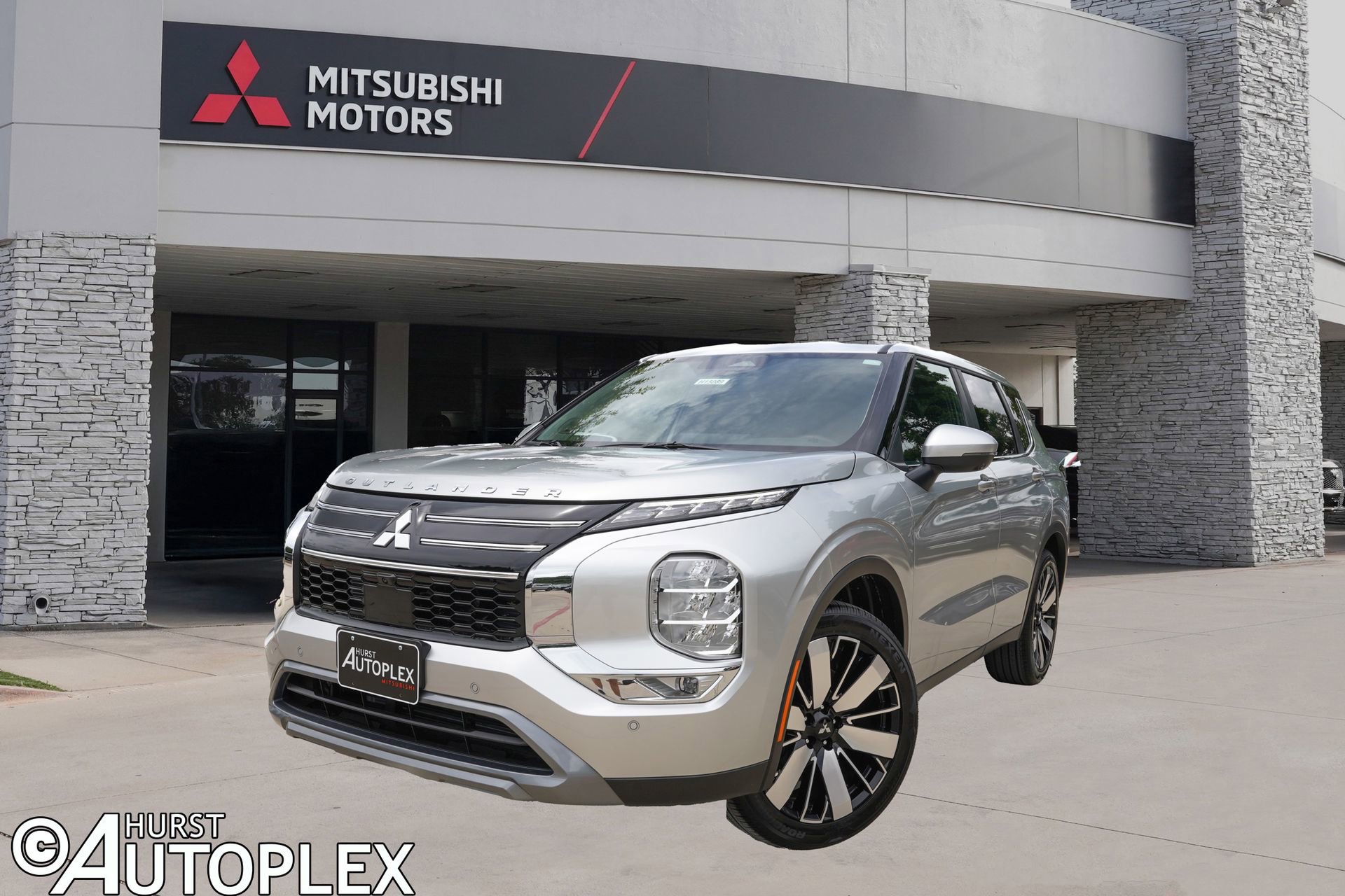 New 2026 Mitsubishi Outlander SE FWD image 1