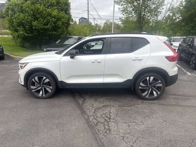 Used 2023 Volvo XC40 B5 Plus w/ Protection Package Premier AWD/4WD image 3