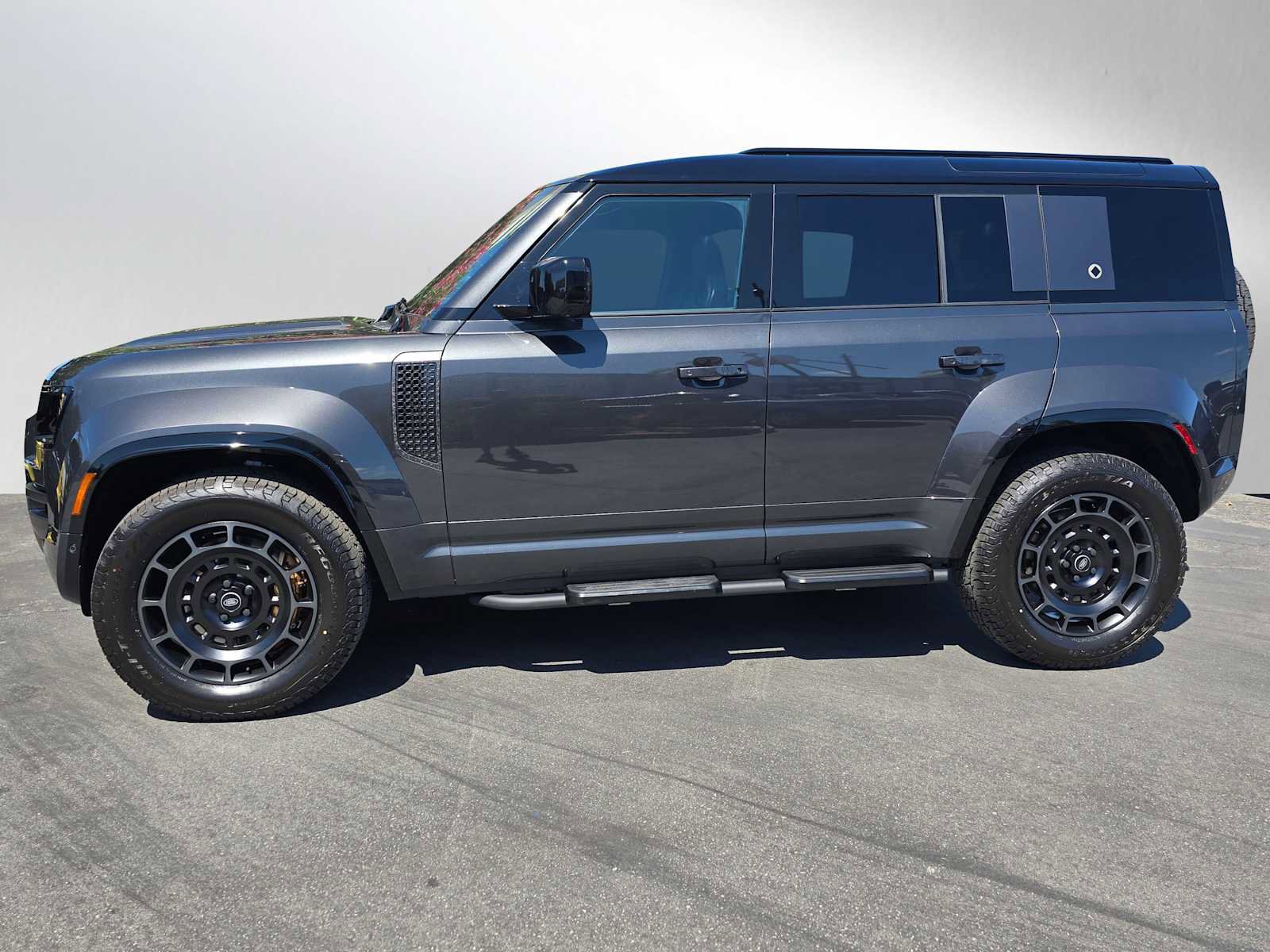 New 2025 Land Rover Defender 110 image 4
