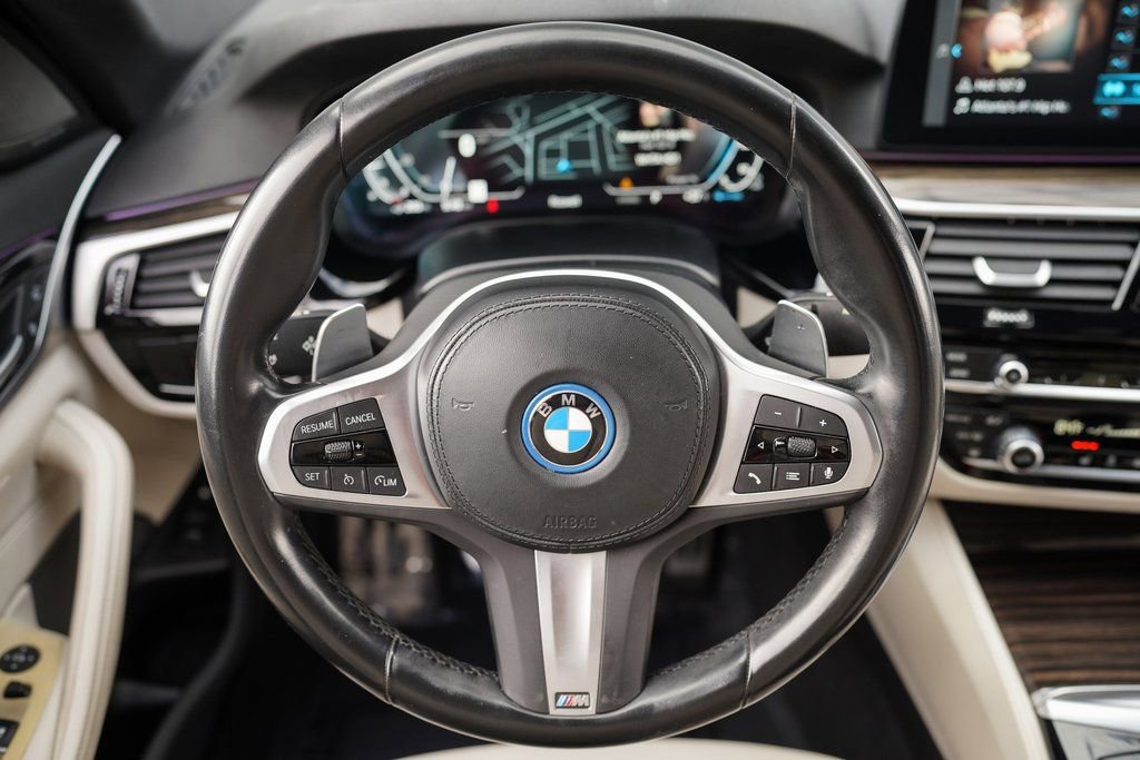 Used 2023 BMW 530e w/ M Sport Package image 28