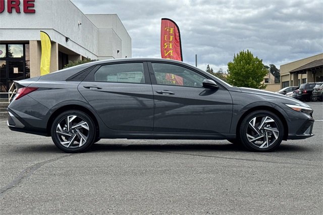 New 2025 Hyundai Elantra SEL image 5