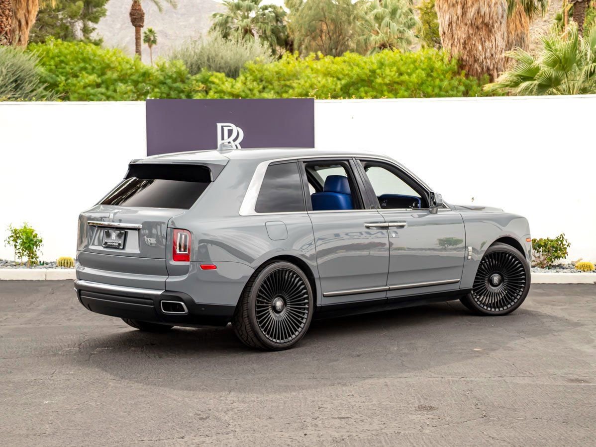 Used 2022 Rolls-Royce Cullinan image 2