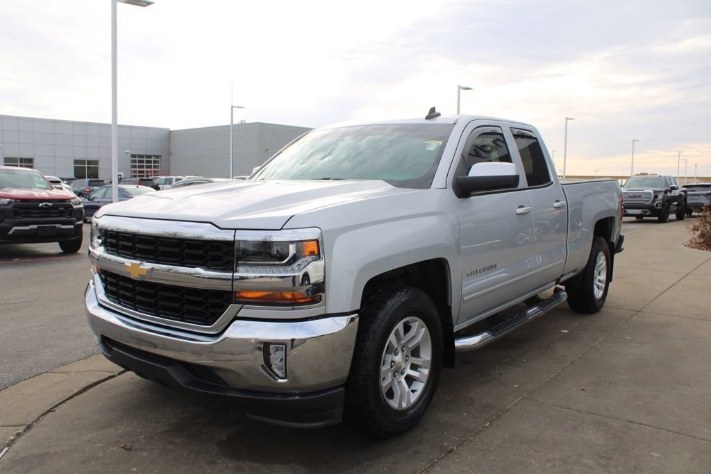 Used 2018 Chevrolet Silverado 1500 LT w/ All Star Edition image 3