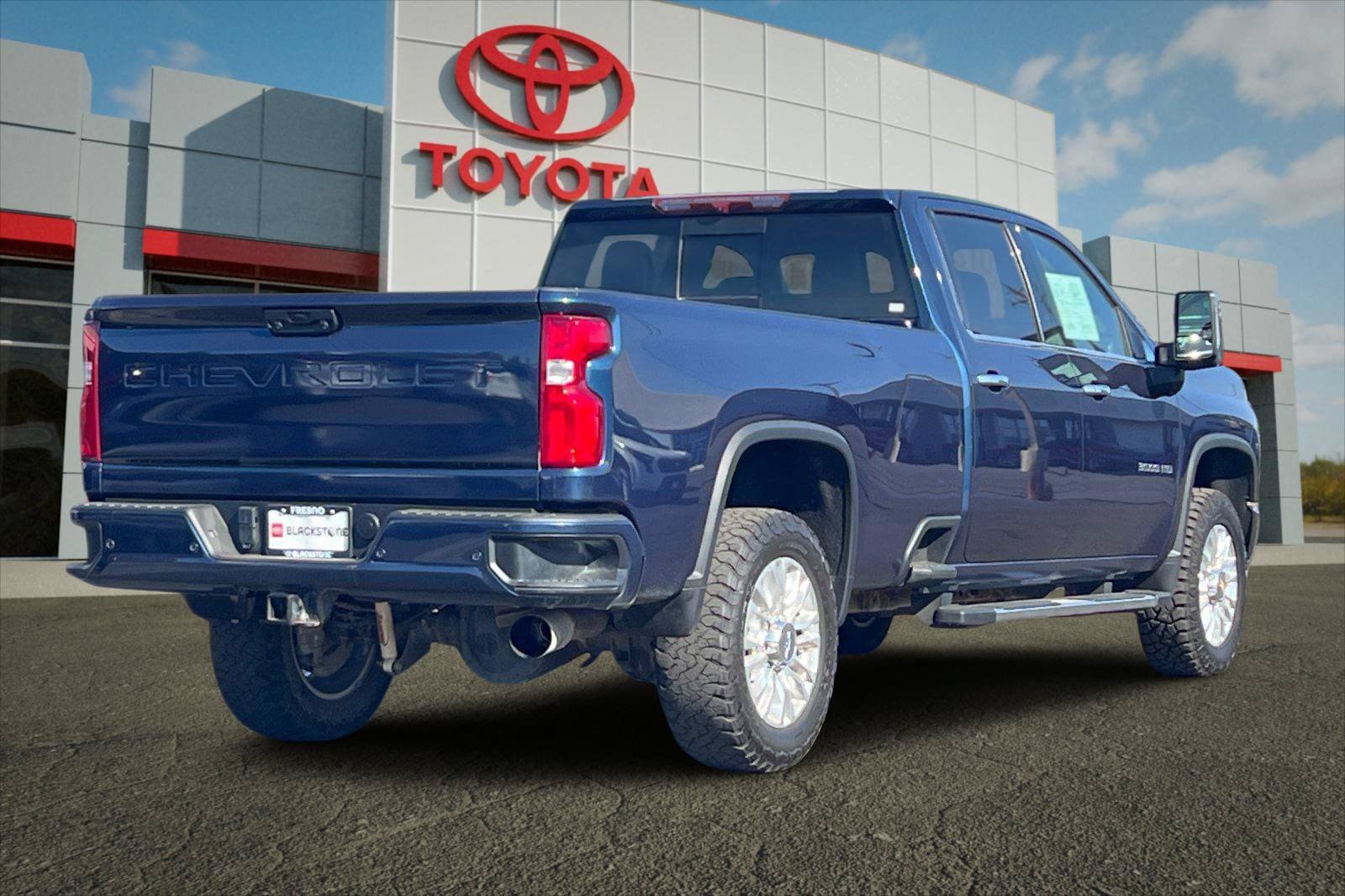 Used 2023 Chevrolet Silverado 3500 High Country AWD/4WD image 3