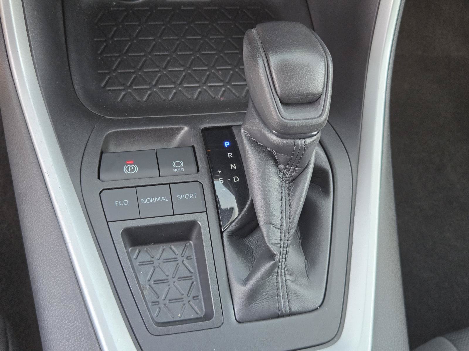 Used 2023 Toyota RAV4 XLE w/ Convenience Package FWD image 13