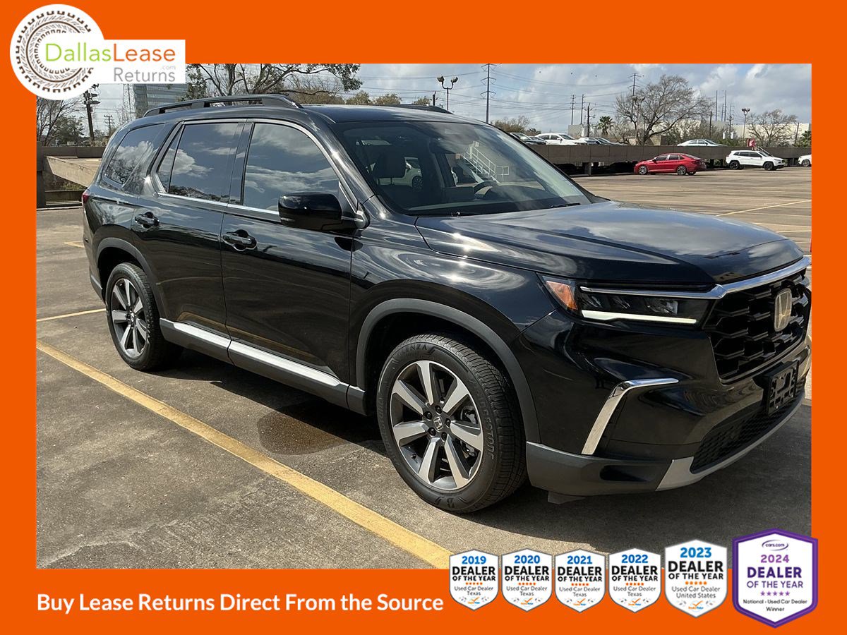 Used 2025 Honda Pilot Touring image 1