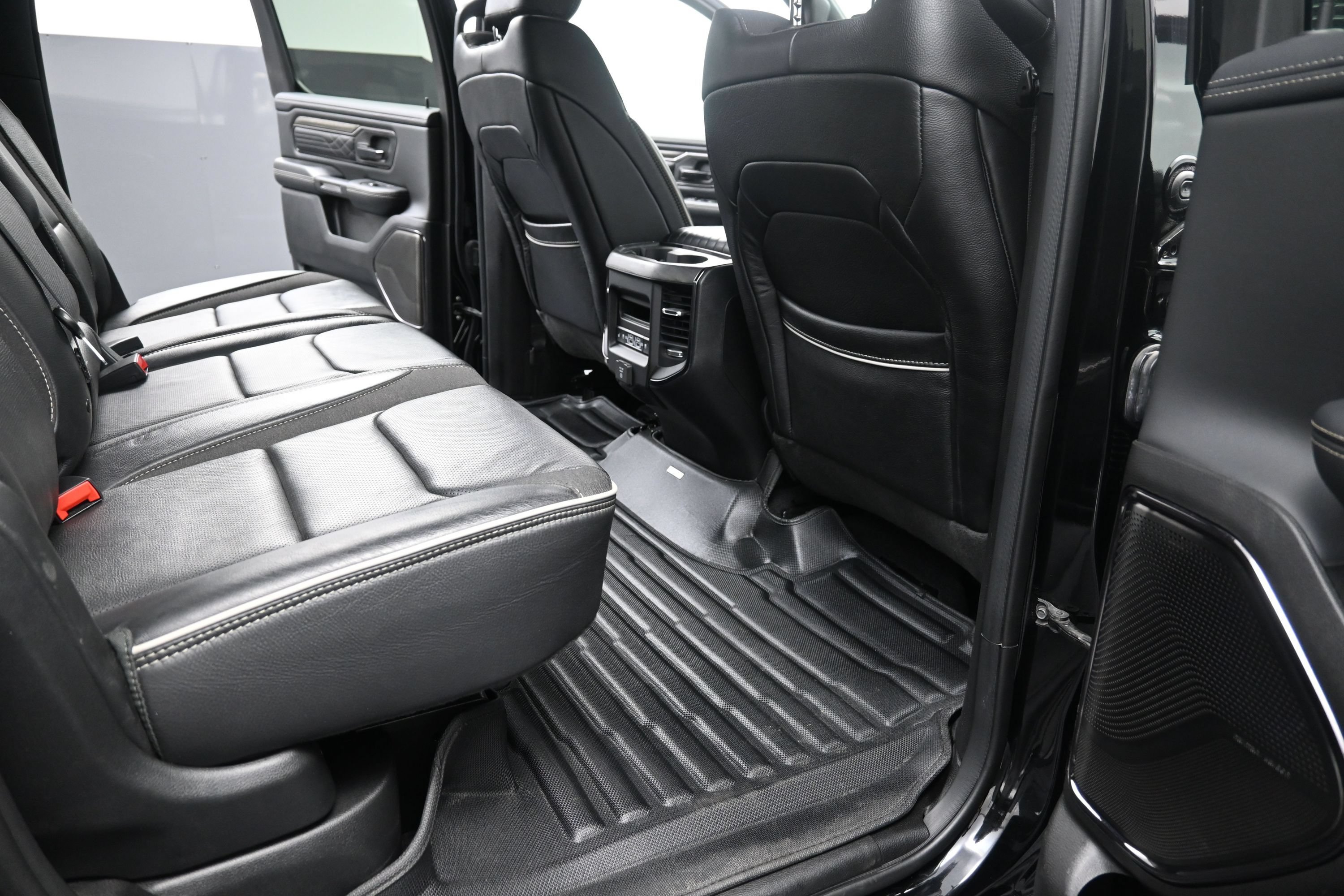 Used 2025 RAM 1500 Limited AWD/4WD image 25