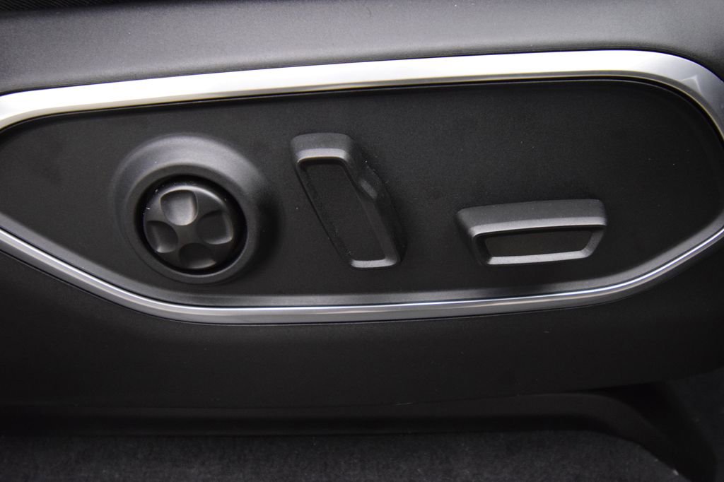 New 2026 Jeep Grand Wagoneer 4WD image 19
