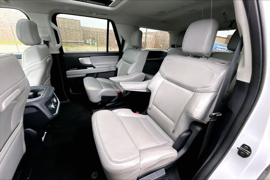 Used 2025 Ford Expedition Active AWD/4WD image 25