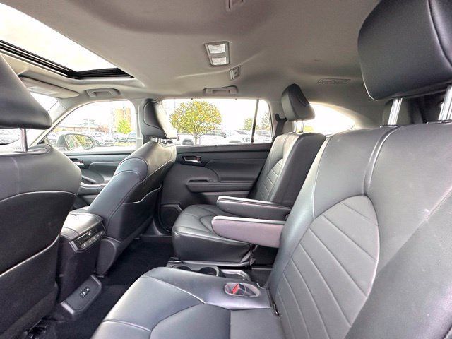 Used 2021 Toyota Highlander XLE FWD image 23