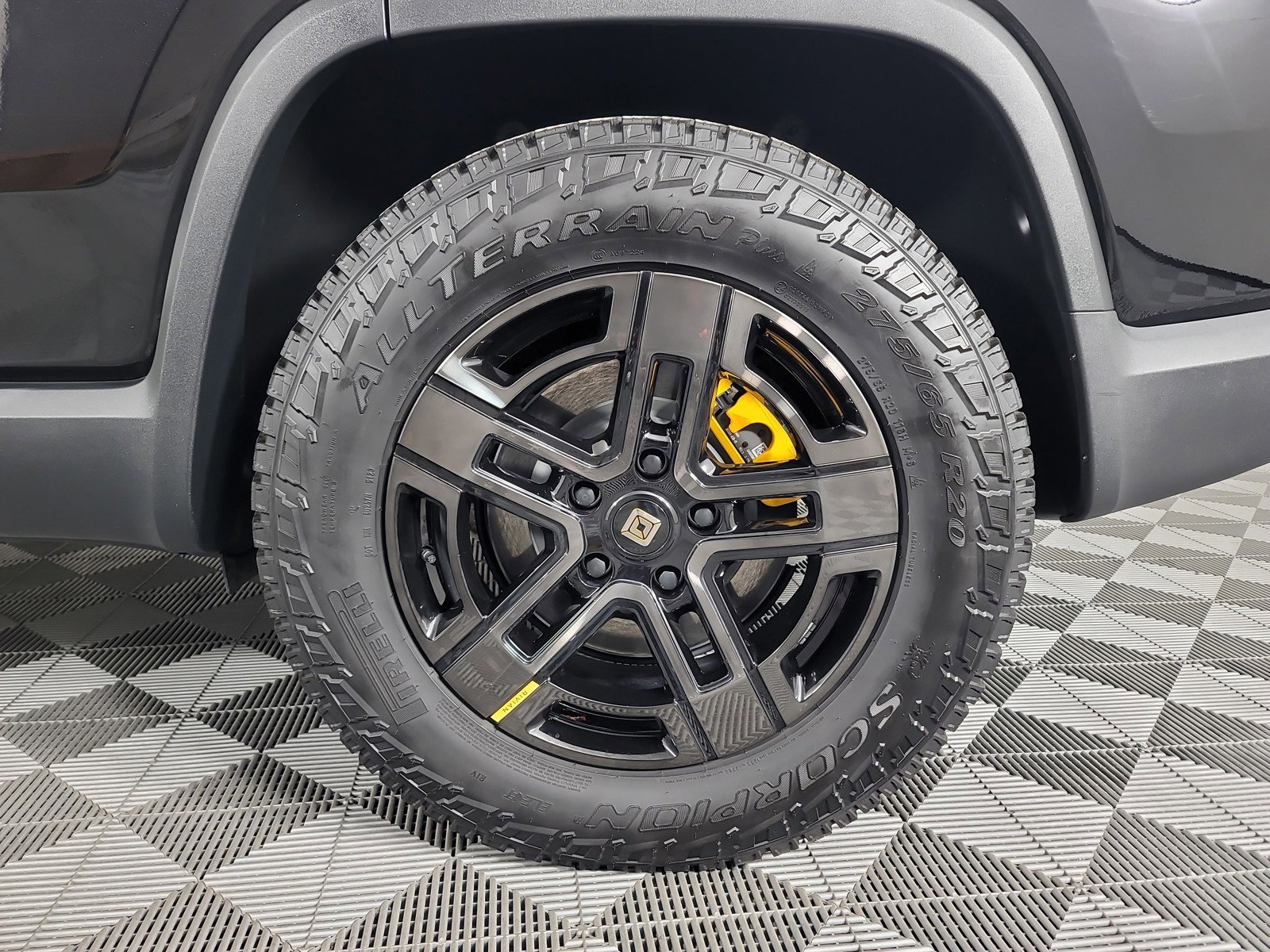 Used 2024 Rivian R1S Adventure image 10