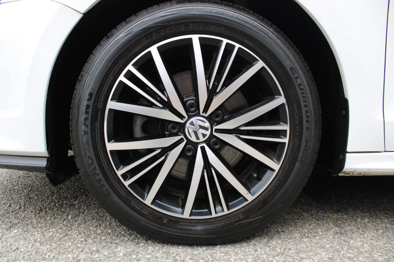 Used 2018 Volkswagen Jetta Wolfsburg Edition image 18