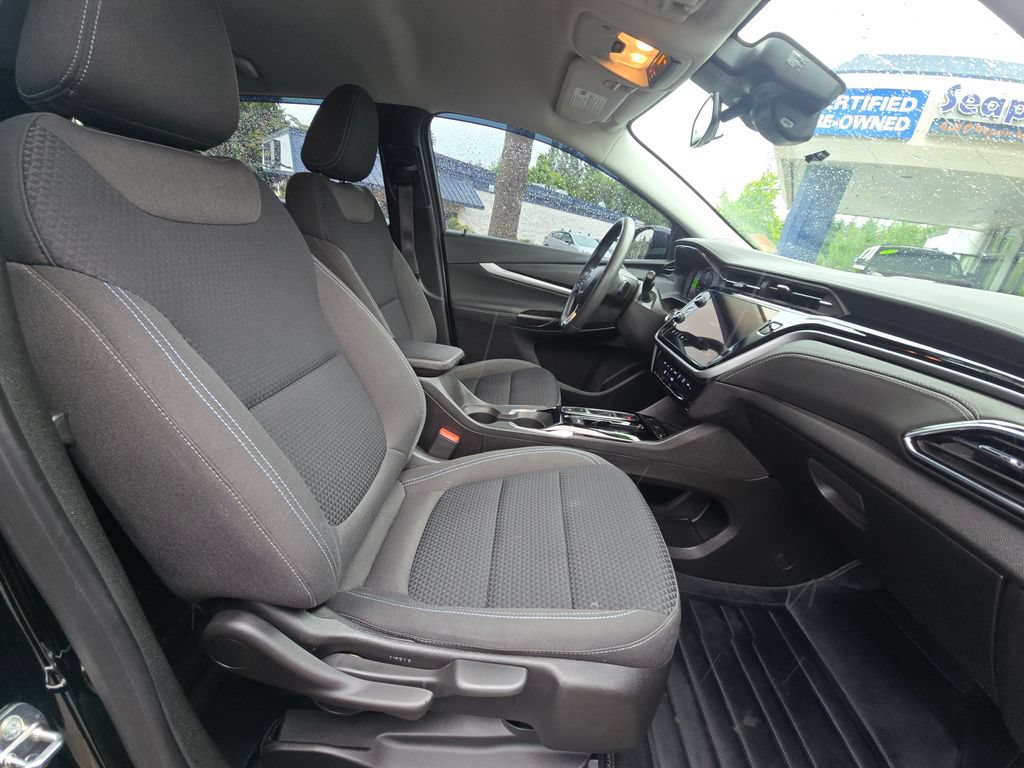 Used 2023 Chevrolet Bolt EUV LT w/ Redline Edition FWD image 11