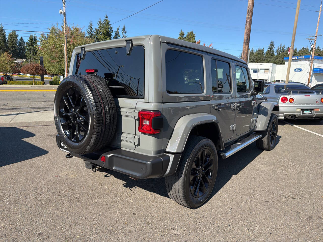 Used 2021 Jeep Wrangler Unlimited Sahara w/ Cold Weather Group image 12