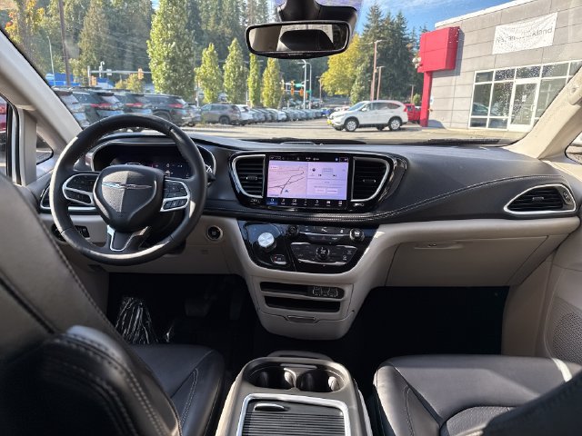 Used 2024 Chrysler Pacifica Limited FWD image 11
