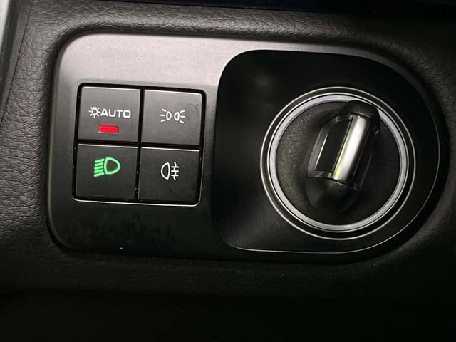 Used 2023 Porsche Cayenne w/ Premium Package image 39