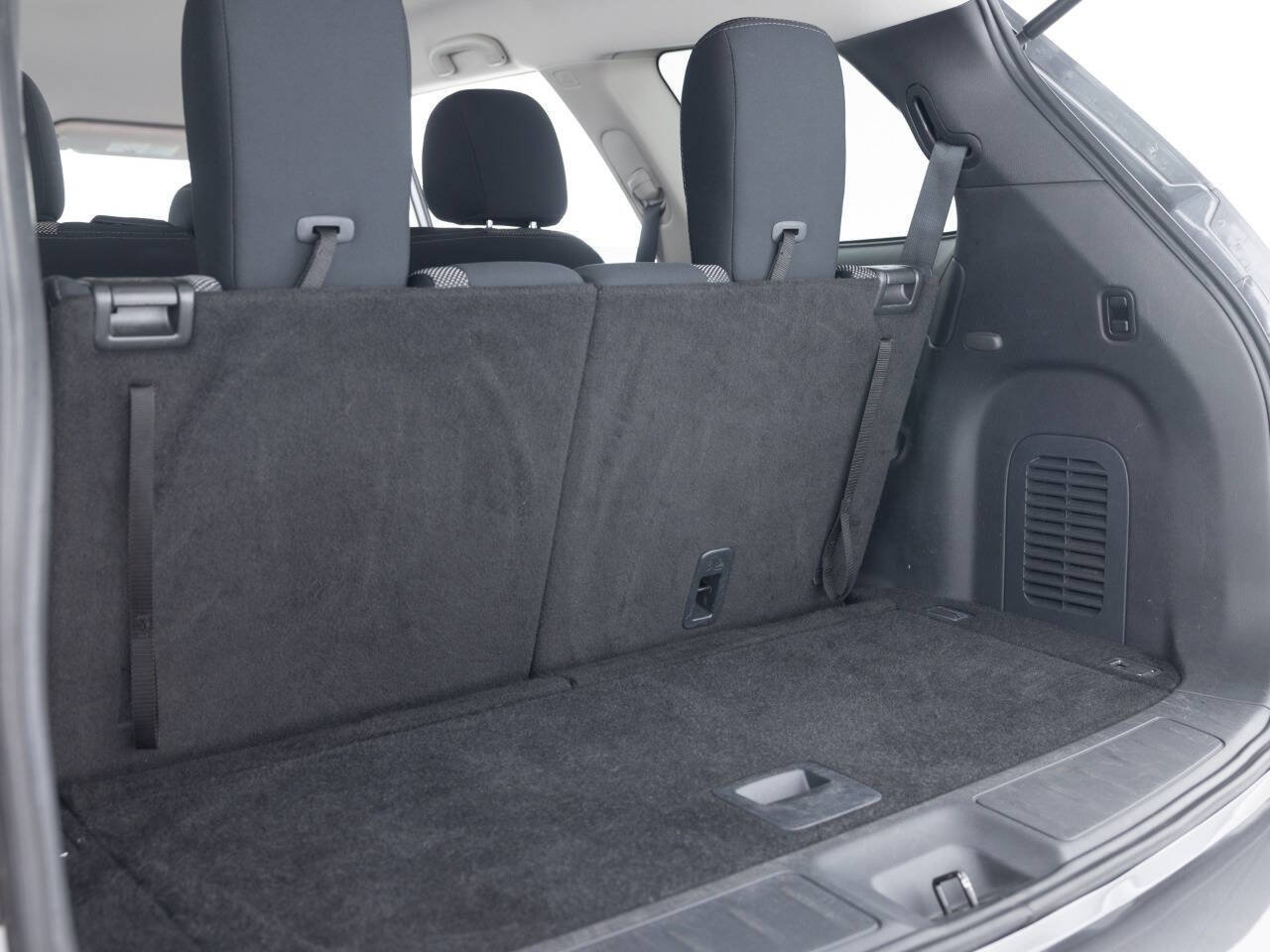 Used 2018 Nissan Pathfinder S AWD/4WD image 41
