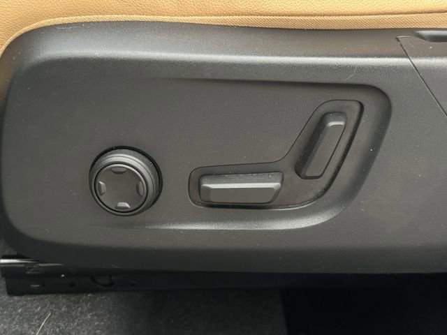 Used 2022 Volvo XC40 T5 Inscription w/ Advanced Package image 29