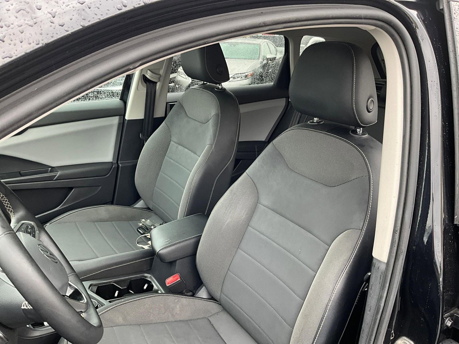 Used 2022 Volkswagen Taos SE w/ Panoramic Sunroof Package AWD/4WD image 19