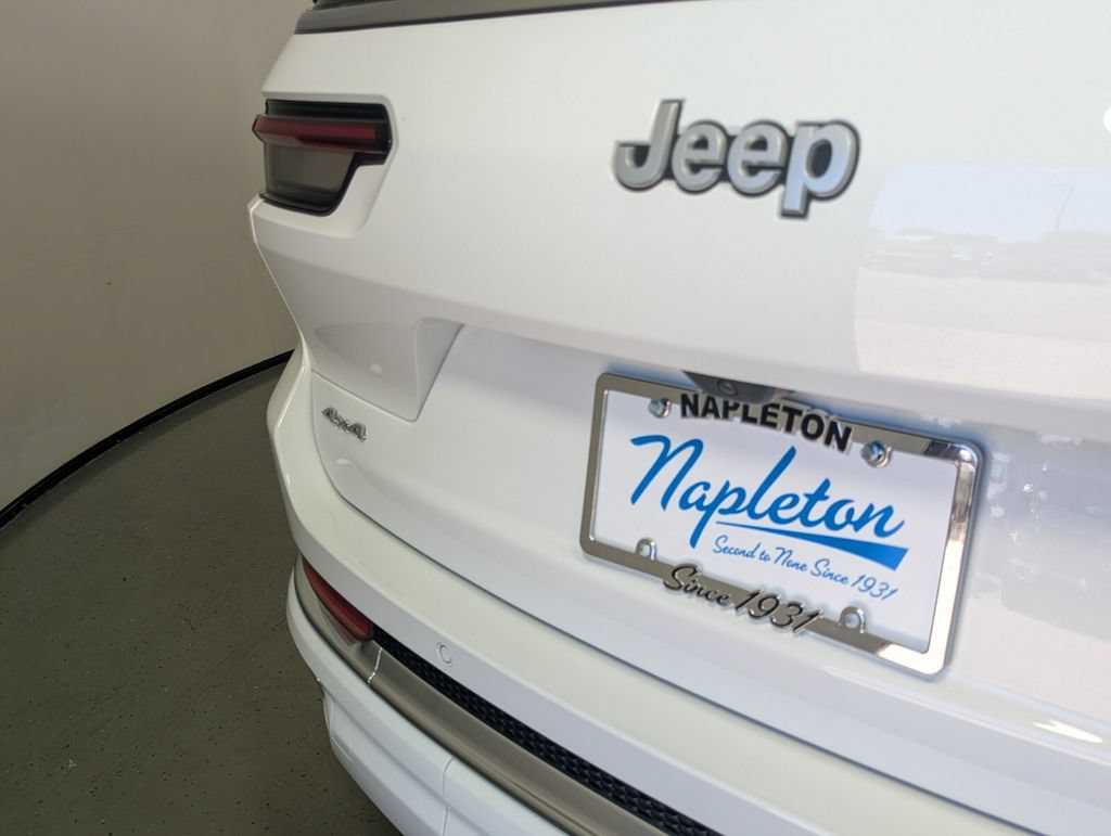Used 2025 Jeep Grand Cherokee L Overland w/ Luxury Tech Group IV AWD/4WD image 8