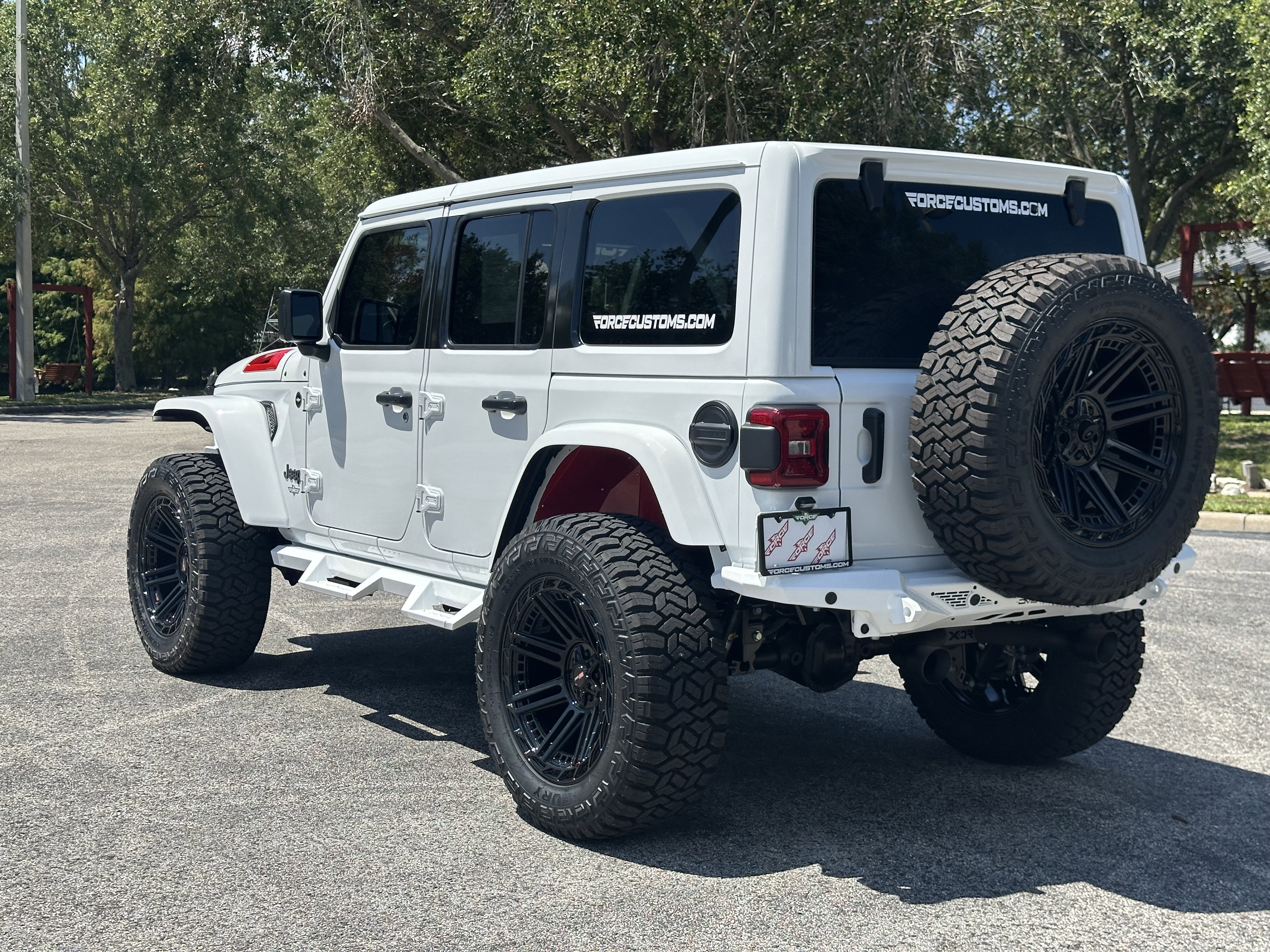 Used 2025 Jeep Wrangler Unlimited Sahara image 3