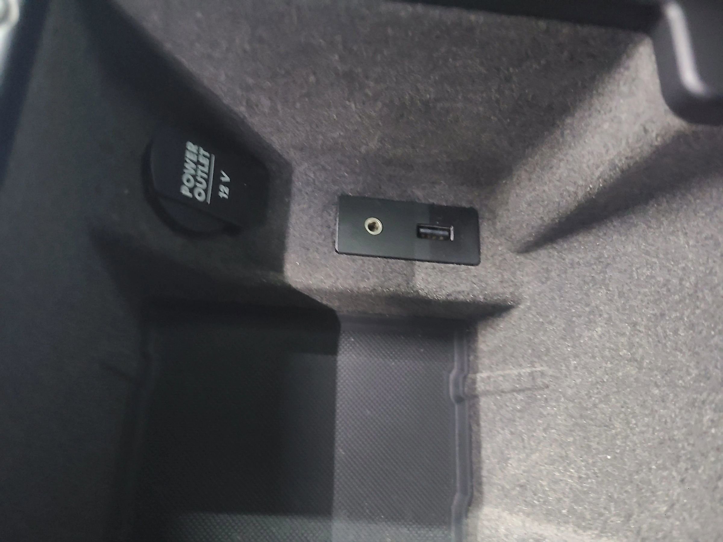 Used 2015 Porsche Macan S w/ Premium Package Plus image 35