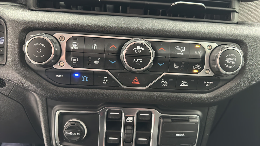 Used 2024 Jeep Wrangler Unlimited AWD/4WD image 19