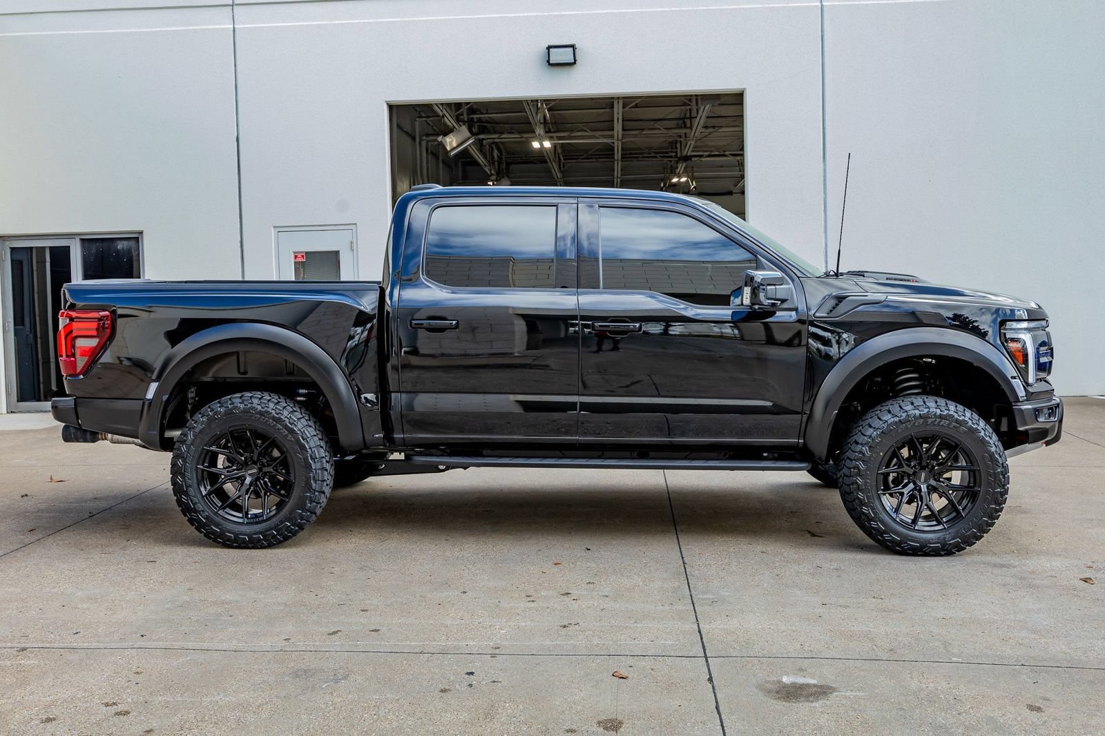 Used 2025 Ford F150 Raptor w/ Equipment Group 803A Raptor R AWD/4WD image 11