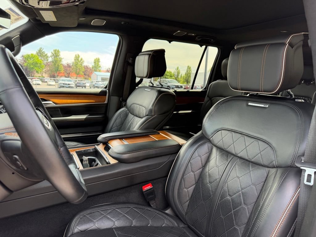 Used 2024 Jeep Grand Wagoneer L Series III AWD/4WD image 17