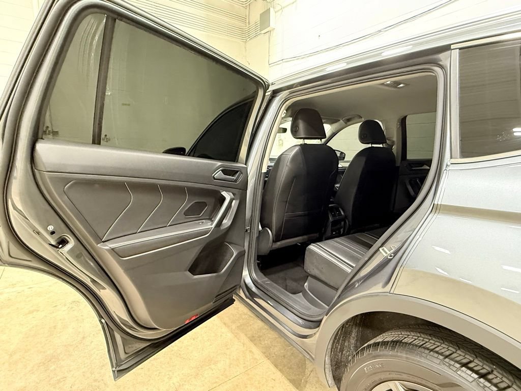 Used 2022 Volkswagen Tiguan SE AWD/4WD image 26